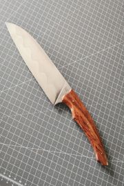 Éminceur en acier carbone xc100 avec une trempe sélective et manche en bubinga 😁

#knife #frenchknife #coutellerie #couteaux #artisan #cuisine...