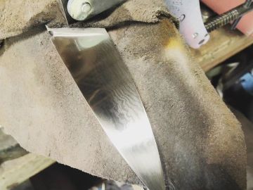 Aujourd'hui révélation d'un damas suminagashi de 67 couches 🤓 
Le résultat final demain 💪

#couteau #knife #knives #edc #coutellerie #knifeporn #messer...