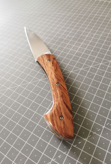 Couteau pliant fabriqué à Labosse par la Coutellerie Perrier Couteau pliant fabriqué à Labosse par la Coutellerie Perrier