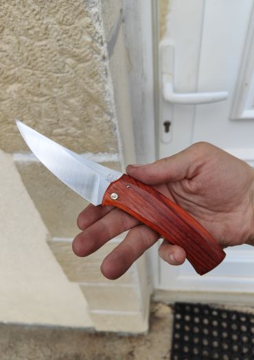 Couteau pliant artisanal : un cadeau original, pratique et personnalisé