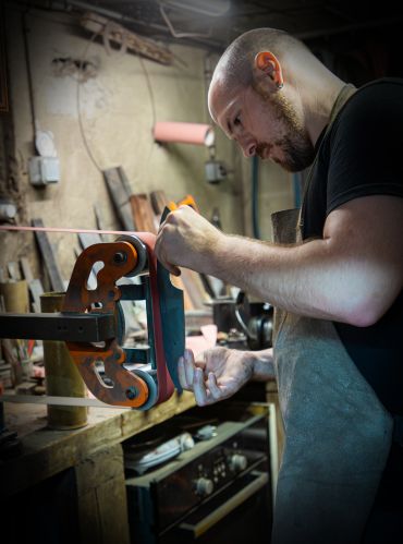 Apprenez l'art de la coutellerie auprès d'un artisan coutelier à Labosse (60) Apprenez l'art de la coutellerie auprès d'un artisan coutelier à Labosse (60)