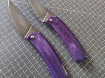 Deux Drakkar avec le manche en Juma  et une lame en acier xc75 avec un trempe sélective ⛩️ 
Vous les retrouverez sur ma table durant le festival de la...