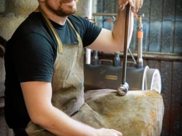 Et voilà, il est peut-être temps de vous faire enfin une présentation 🤓

Alors je m'appelle Florian Perrier, j'ai créé la Coutellerie Perrier en février 2020...