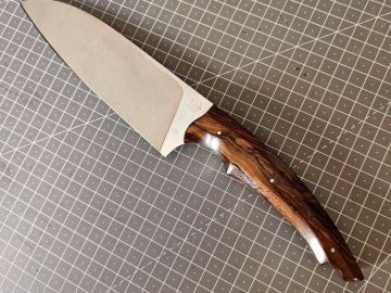Aujourd'hui, éminceur en acier inoxydable 14c28n et manche en ziricote 😁

#france #bois #knife  #artisanatfrancais