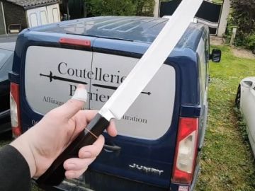 Le petit dernier en mouvement 🤓🔪🍣

#couteau #knife #knives #edc #coutellerie #knifeporn #messer #couteaux #knifemaker #artisanat #blade #coltello...