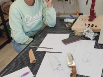 Aujourd'hui, activité croquis et gabarit au côté de @atelierdassens 🤓 coup de crayon et rire au rendez-vous pour vous préparer des nouveautés pour vos...