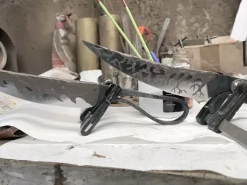 Un peu de trempe sélective aujourd'hui ⛩️🤓 
Bon je me suis un peu lâché sur le second.... 😅 On verra bientôt si ça fonctionne ou pas 😆

#japon #forge...