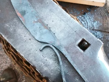 Les deux réalisations d'hier durant les démonstrations de forge, acier xc100 🤓

#medieval #forge #artisanatfrancais🇫🇷