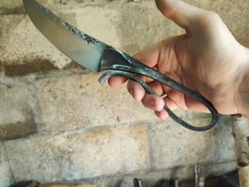 Cet après midi on a fini le petit brute de forge 🤓

#couteau #knife #knives #edc #coutellerie #knifeporn #messer #couteaux #knifemaker #artisanat #blade...